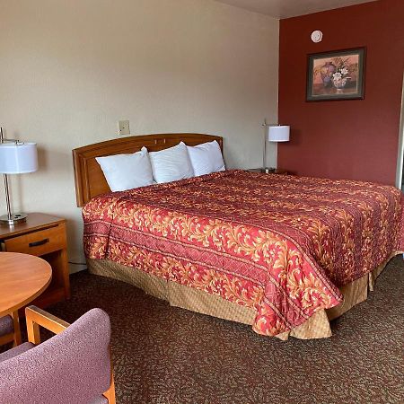 Travel Inn Lackland Sea World Сан Антонио Екстериор снимка