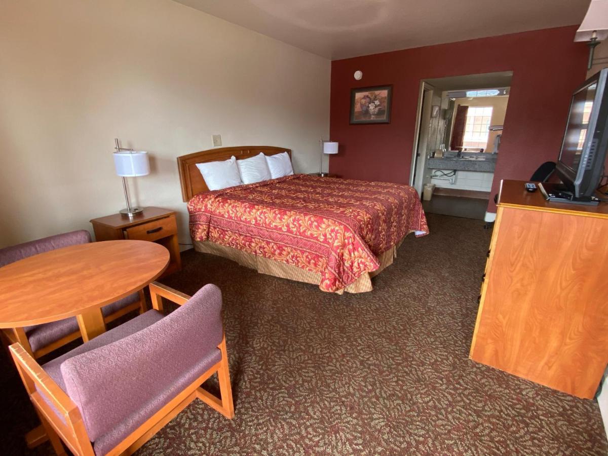 Travel Inn Lackland Sea World Сан Антонио Екстериор снимка