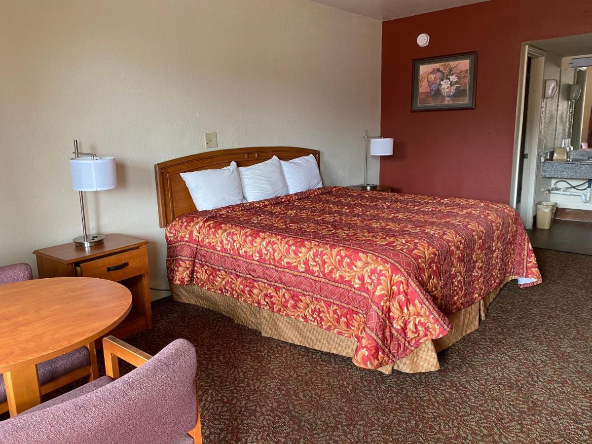 Travel Inn Lackland Sea World Сан Антонио Екстериор снимка