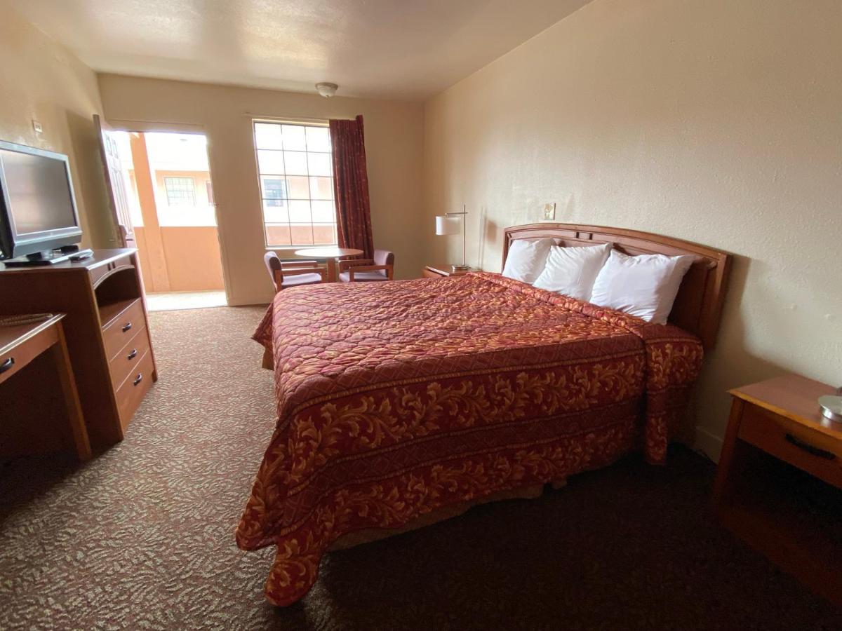 Travel Inn Lackland Sea World Сан Антонио Екстериор снимка
