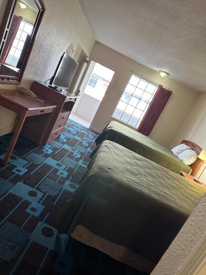 Travel Inn Lackland Sea World Сан Антонио Екстериор снимка
