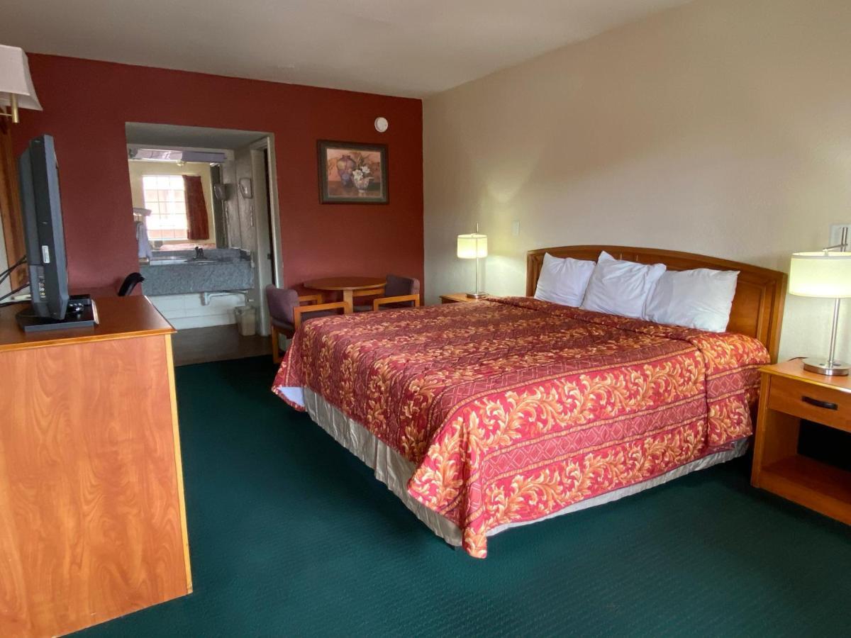 Travel Inn Lackland Sea World Сан Антонио Екстериор снимка