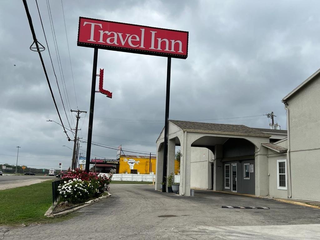 Travel Inn Lackland Sea World Сан Антонио Екстериор снимка