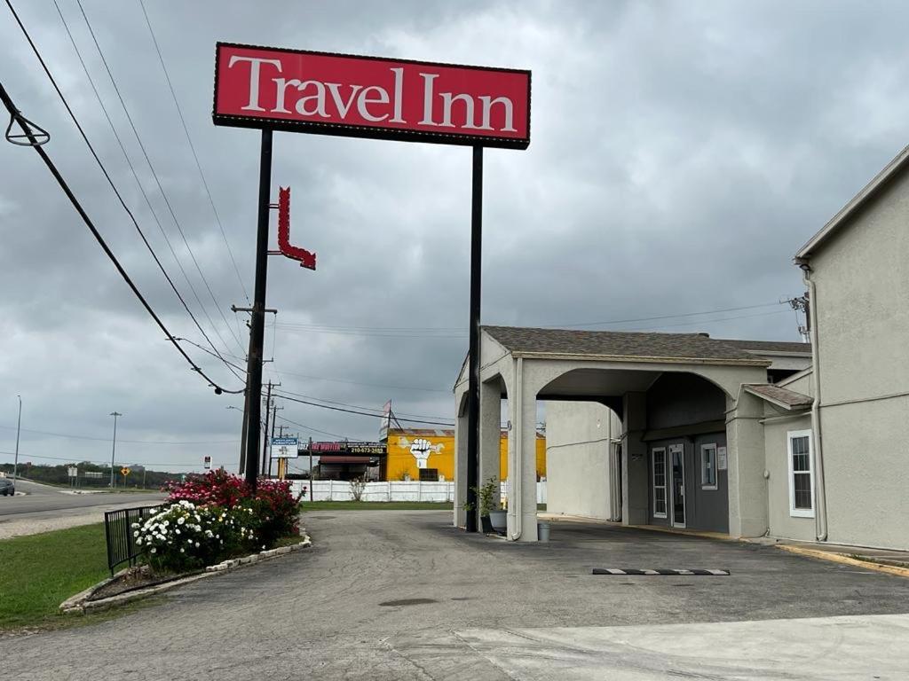 Travel Inn Lackland Sea World Сан Антонио Екстериор снимка