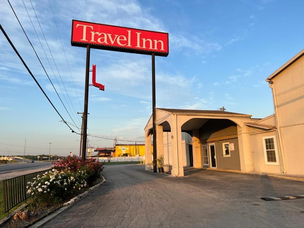 Travel Inn Lackland Sea World Сан Антонио Екстериор снимка